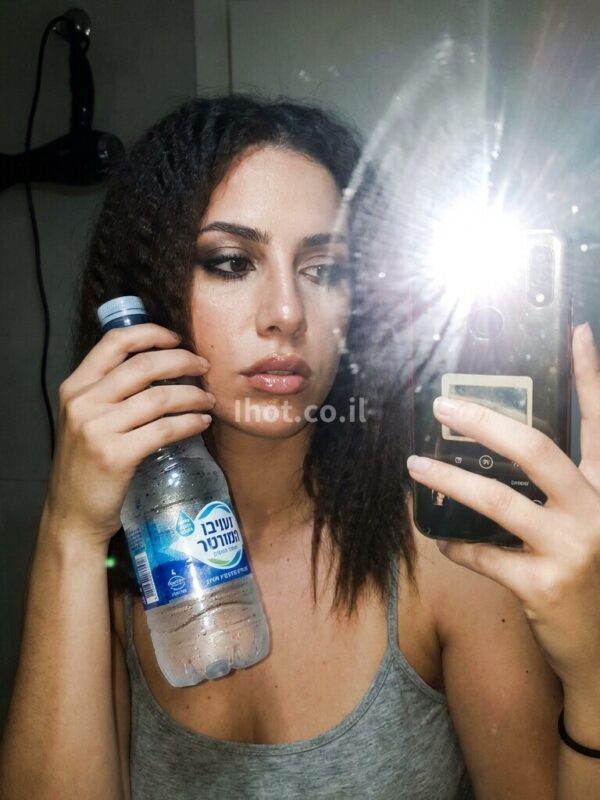 עדי • חשפנית בדרום • תמונה אמיתית